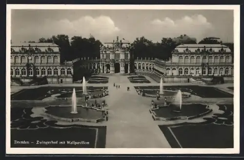 AK Dresden, Zwingerhof mit Wallpavillon