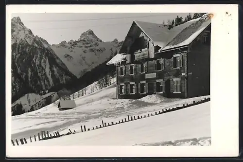 Foto-AK Bürserberg /Vorarlberg, Pension Schillerkopf im Winter, Bes. Albert Dünser