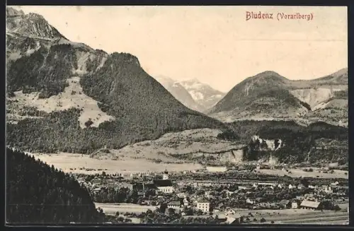 AK Bludenz / Vorarlberg, Ortsansicht mit Gebirgskette