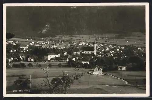 AK Bludenz, Ortsansicht mit Laurentiuskirche vom Berghang aus