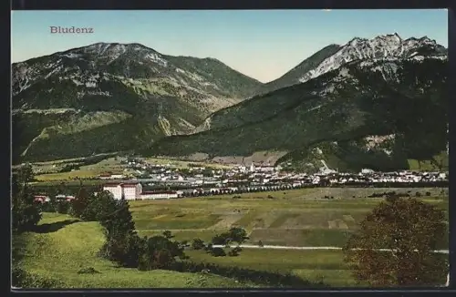 AK Bludenz, Ortsansicht vom Berghang aus gegen die Berge