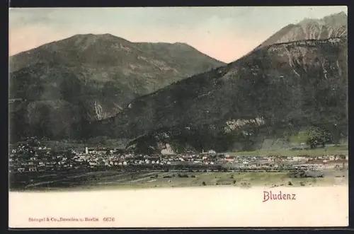 AK Bludenz, Ortsansicht aus der Vogelschau gegen das Gebirge