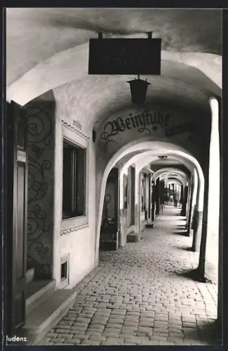 Foto-AK Bludenz, Laubengang mit Bäckerei und Weinstube Fritz