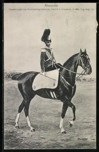 AK Grossherzogin Alexandra von Mecklenburg-Schwerin in Uniform, Chef d. 2. Grossherz. Mecklb. Drg.-Regt. 18