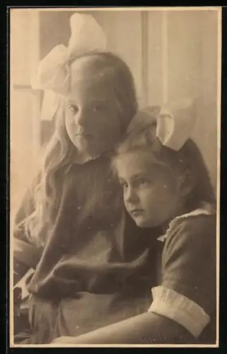 AK Prinzessin Alexandrine und Prinzessin Cecilie zusammen im Porträt