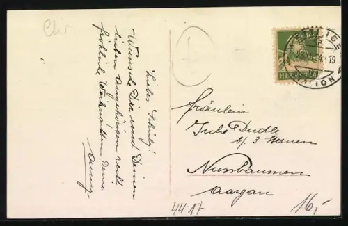 AK Kind sieht einen Wengel mit Weihnachtsbaum, Spielzeugpferd