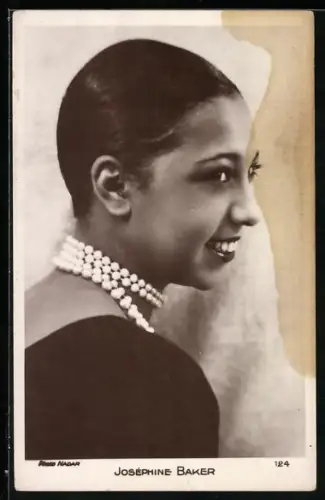 AK Tänzerin Josephine Baker im Dreiviertelportrait, Ausdruckstanz