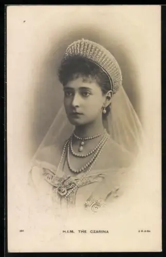 AK Zarin von Russland in Krone und Perlenkette