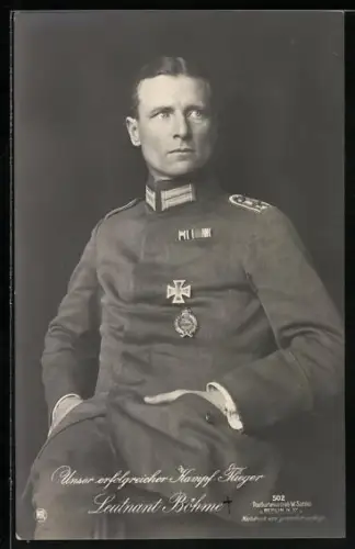 Foto-AK Sanke Nr. 502: Kampfflieger Leutnant Böhme in Uniform mit Flugzeugführerabzeichen und EK I