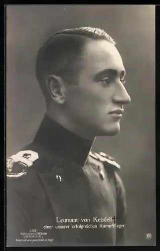 Foto-AK Sanke Nr. 555: Erfolgreicher Kampf-Flieger Leutnant von Keudell in Uniform