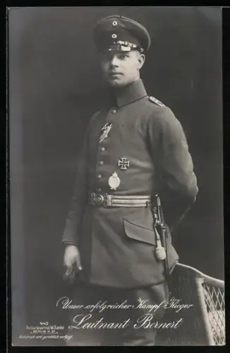 Foto-AK Sanke Nr. 443: Leutnant Bernert mit Dolch