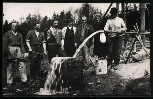 AK Lambach /O.-Ö., Brunnenbau Franz Schierl, Männer bei der Arbeit