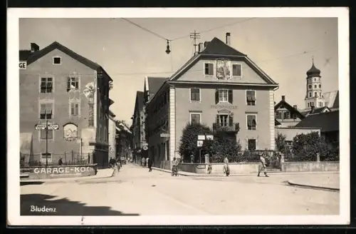 AK Bludenz, Stadtapotheke und Drogerie, Strassenpartie mit Passanten