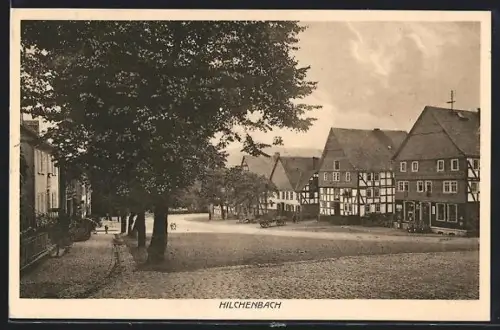 AK Hilchenbach, Marktplatz mit Fachwerkhäusern u. Geschäftshaus