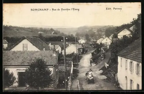 AK Romchamp, Rue de Derrière l`Étang avec vue sur le paysage rural