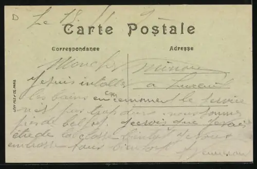 AK Luxeuil-les-Bains, La Rue Carnot animée avec passants et chevaux