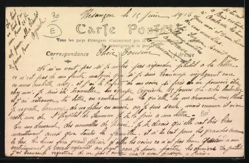 AK Champlitte, Route de Gray avec des passants et des bâtiments alignés le long de la rue