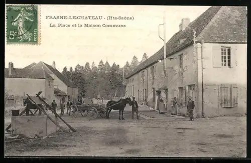 AK Frasne-le-Château /Hte-Saône, La Place et la Maison Commune