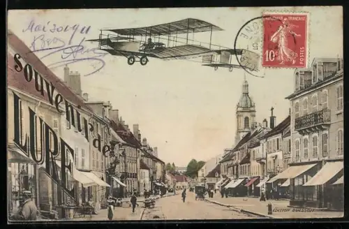 AK Lure, Souvenir de Lure avec avion au-dessus de la rue principale animée