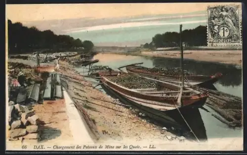 AK Dax, Chargement des poteaux de mine sur les quais