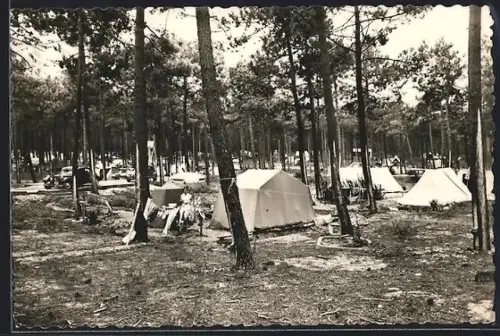 AK Saint-Girons-Plage /Landes, Village de campeurs dans la forêt de pins