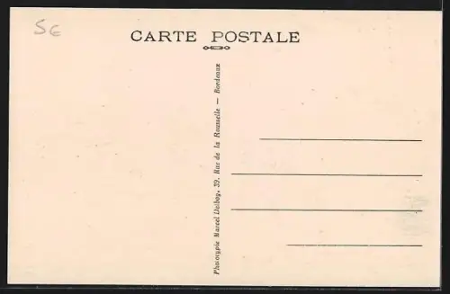 AK Biscarrosse-Bourg /Landes, L`Église et la place avec voiture et passants