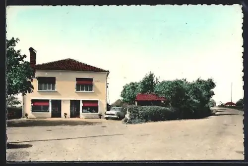 AK Larrey /Landes, Le carrefour avec bâtiment et voiture en bord de route