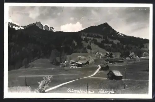 AK Tschengla, Alpenhof mit Gebirgspanorama