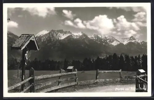 AK Bürserberg, Wegkreuz und Gebirgspanorama
