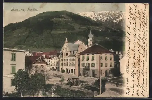 AK Schruns, Parthie im Ort mit Bergpanorama