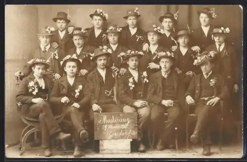 Foto-AK Pöndorf, Musterung 1918, Gruppenaufnahme