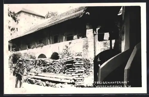 AK Weissenkirchen i. d. W., Treisenhoferhof im Sonnenschein