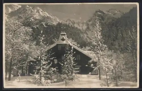 Foto-AK Brand, Kriegsopferheim im Winter