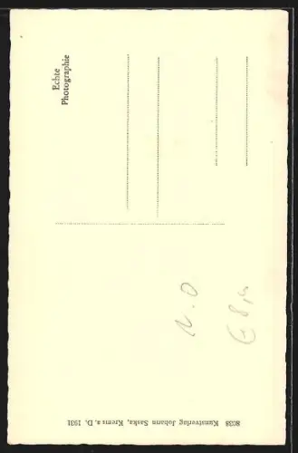 AK Weissenkirchen in der Wachau, Theisenhofer Hof, Hofansicht mit Handwerker