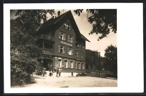 AK Bürserberg, Gasthaus-Pension Rhätikon, Frontansicht mit Briefkasten
