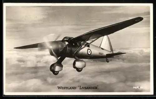 AK Kampfflugzeug vom Typ Westland Lysander über den Wolken