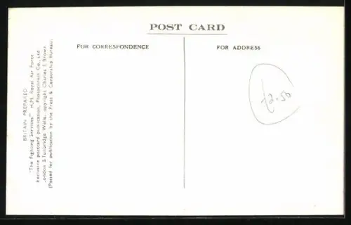 AK Flugzeug Fairey Battle Bomber über der Ortschaft