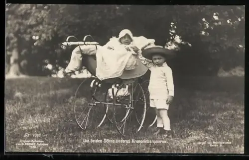 AK die Söhne von Kronprinz Wilhelm von Preussen, mit Kinderwagen