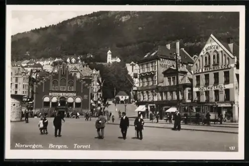 AK Bergen, Torvet, Bok & Papirhandel C. Monsen