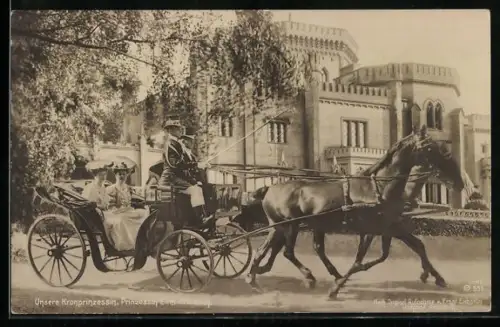 AK Prinzessin Eitel Friedrich von Preussen und die Kronprinzessin bei einer Kutschfahrt