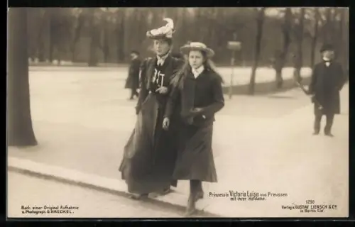 AK Prinzessin Viktoria Luise von Preussen mit ihrer Hofdame