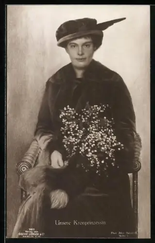 AK Kronprinzessin Cecilie im Pelzmantel