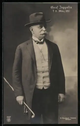 AK Graf Zeppelin im Anzug und mit Gehstock