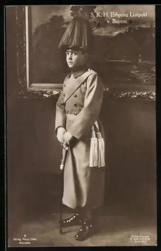 AK Erbprinz Luitpold von Bayern in Uniform mit Mantel, 1918