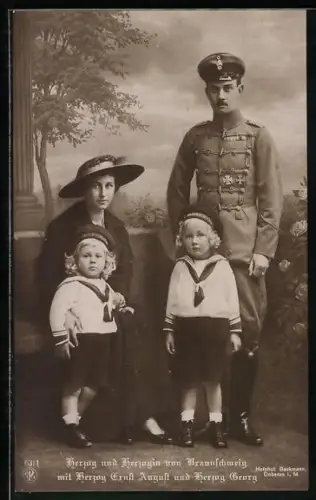 AK Herzog und Herzogin von Braunschweig mit Söhnen
