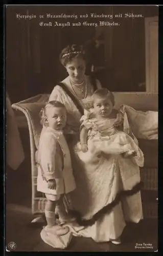 AK Herzogin zu Braunschweig und Lüneburg mit Söhnen