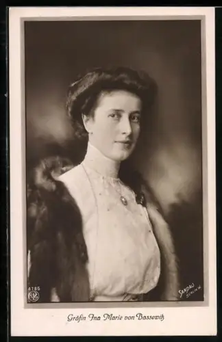 AK Gräfin Ina von Ruppin, die Gemahlin von Prinz Oskar von Preussen