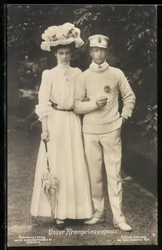 AK Kronprinz Wilhelm von Preussen mit seiner Frau beim Spaziergang
