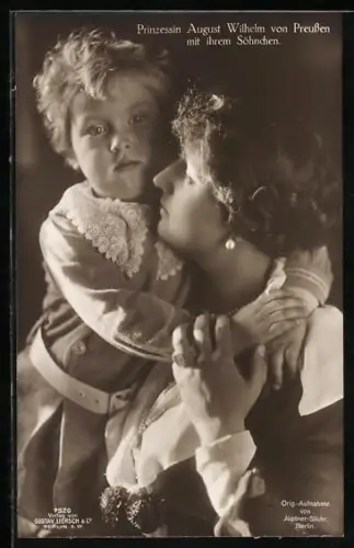 AK Prinz Alexander Ferdinand auf dem Arm der Mutter