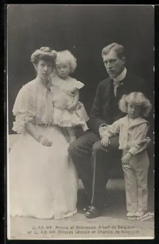 AK L.L.M.M. le Roi et la Reine des Belges et LL.AA.RR. Princes Leopold et Charles de Belgique